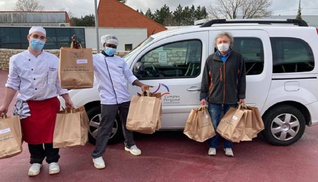 Photo des paniers repas étudiants offerts par les écoles cci dordogne