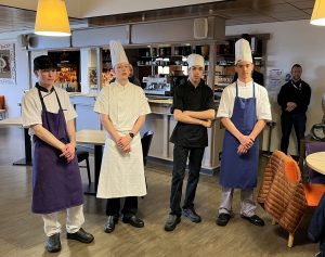 Maxime Lemaître (2ème à g. en blanc sur la photo) empoche les médailles d'or et d'argent au concours MAF cuisine Froide 2026.